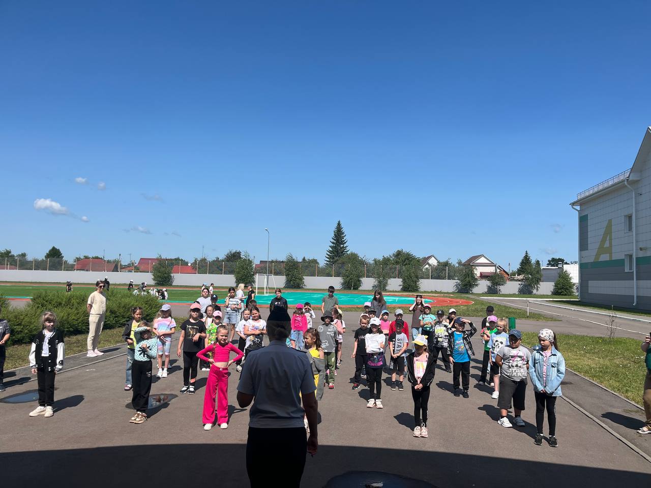 В Гоголь Граде «Зарядка со стражем порядка».
